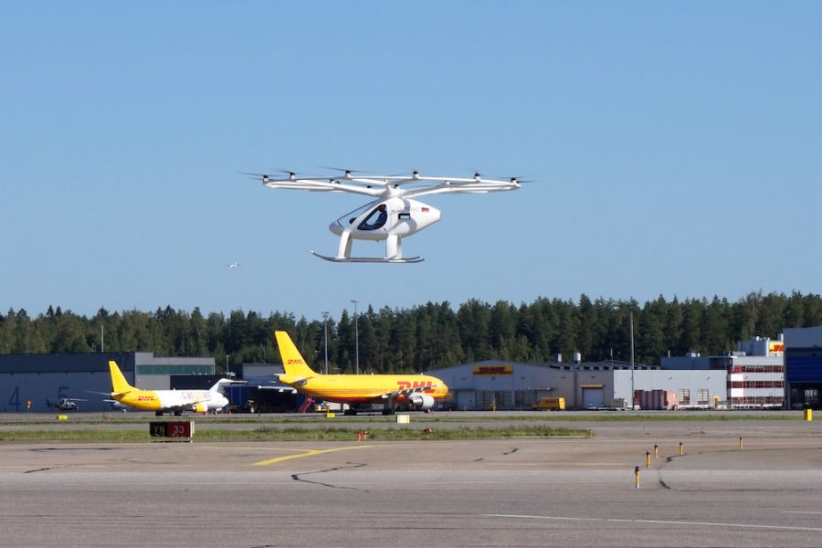 Volocopter 2x Flog Auf Dem Internationalen Airport Helsinki